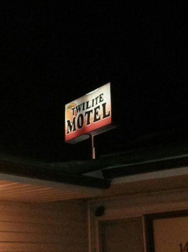 Twilite Motel & Rv Park 艾伯特亲王城 外观 照片